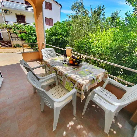 Steli Apartment Vir