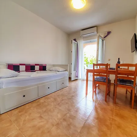 Apartment Steli *