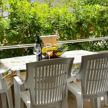 Apartment Steli *